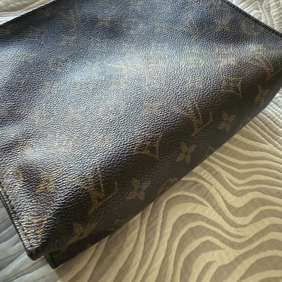 Louis Vuitton Monogram Toiletry Pouch 26 - Picture 7 of 9
